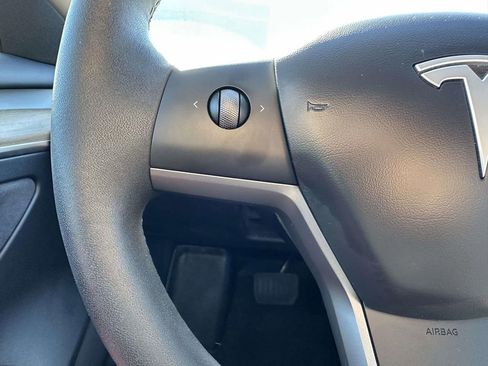 Used 2023 Tesla Model 3 Standard Range image 12