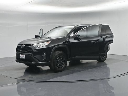 Used 2019 Toyota RAV4 XLE AWD/4WD image 30