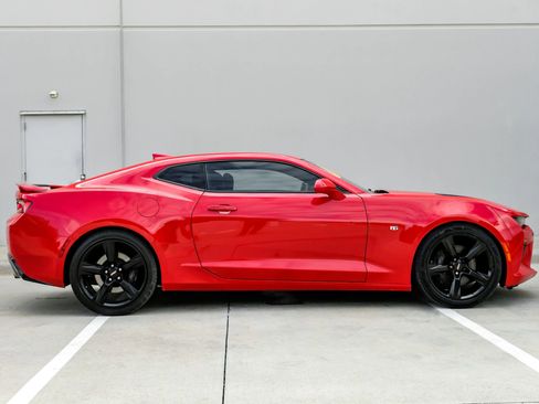 Used 2018 Chevrolet Camaro SS RWD image 10