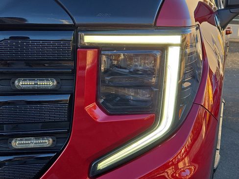 Used 2022 GMC Sierra 1500 Elevation w/ Preferred Package image 9