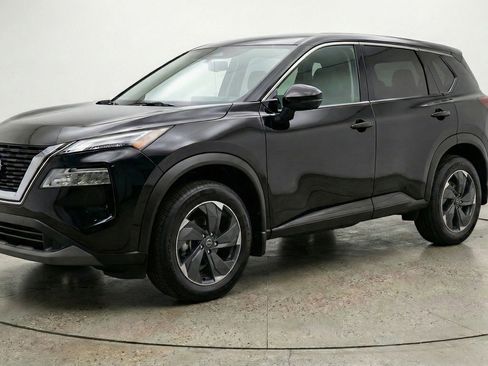 Used 2025 Nissan Rogue SV AWD/4WD image 3