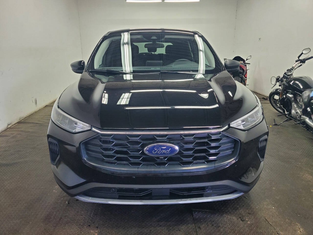 Used 2025 Ford Escape Active AWD/4WD image 2