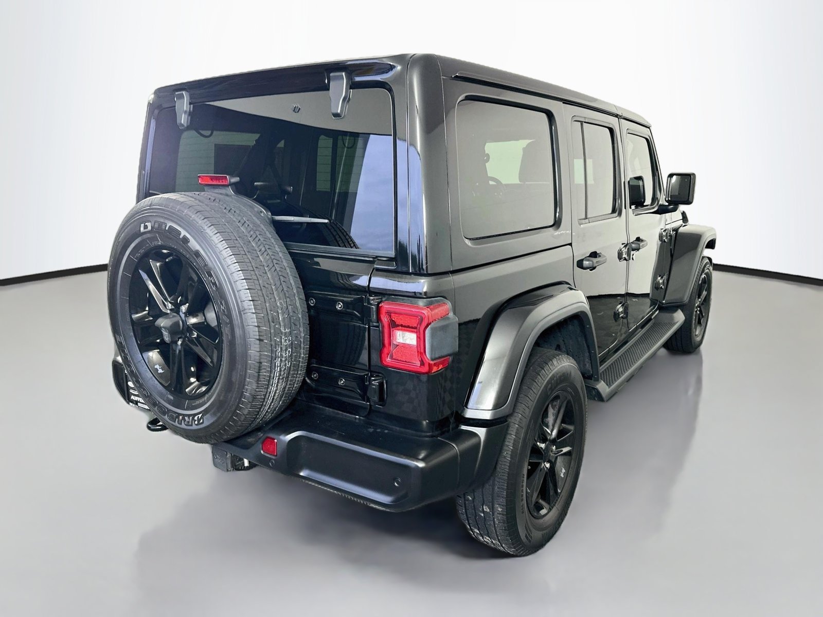 Used 2020 Jeep Wrangler Unlimited Sahara AWD/4WD image 7