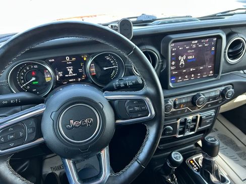Used 2023 Jeep Wrangler Unlimited Sahara w/ Cold Weather Group AWD/4WD image 17