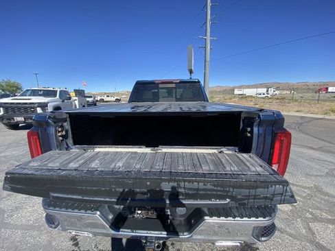 Used 2023 GMC Sierra 1500 SLT w/ SLT Convenience Package AWD/4WD image 11