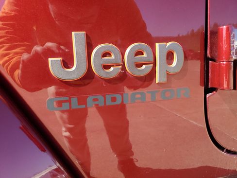 Used 2021 Jeep Gladiator Mojave w/ Cold Weather Group AWD/4WD image 37