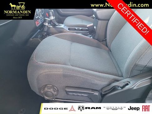 Certified 2025 Jeep Wrangler Unlimited Rubicon w/ Convenience Group AWD/4WD image 17