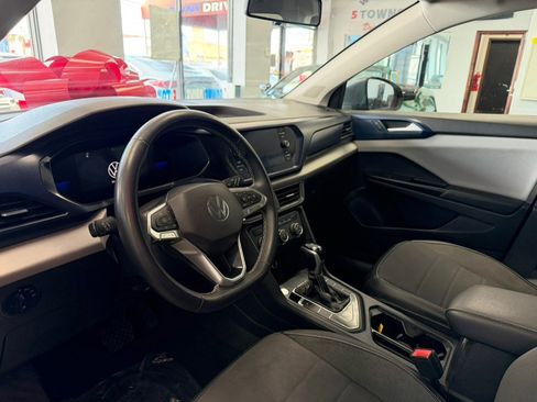 Used 2022 Volkswagen Taos SE w/ Panoramic Sunroof Package image 18