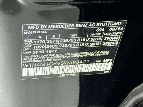 Used 2025 Mercedes-Benz GLB 250 image 35