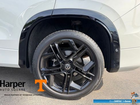 Used 2025 Volkswagen Tiguan SE R-Line image 21