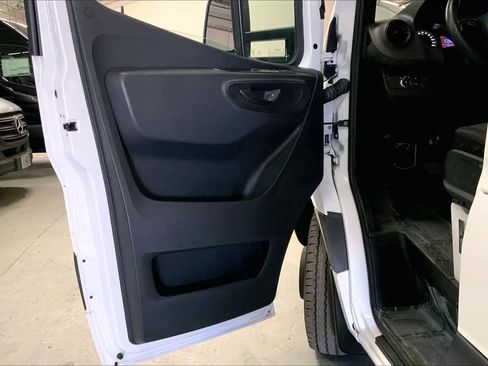 Used 2019 Mercedes-Benz Sprinter 170 image 14