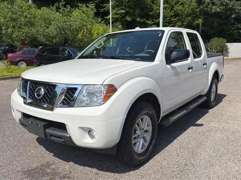 Certified 2018 Nissan Frontier SV w/ Value Truck Package RWD image 7