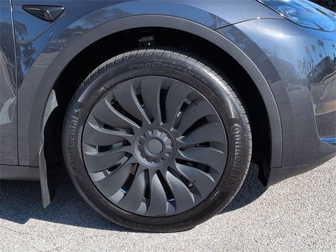 Used 2024 Tesla Model Y Long Range image 11