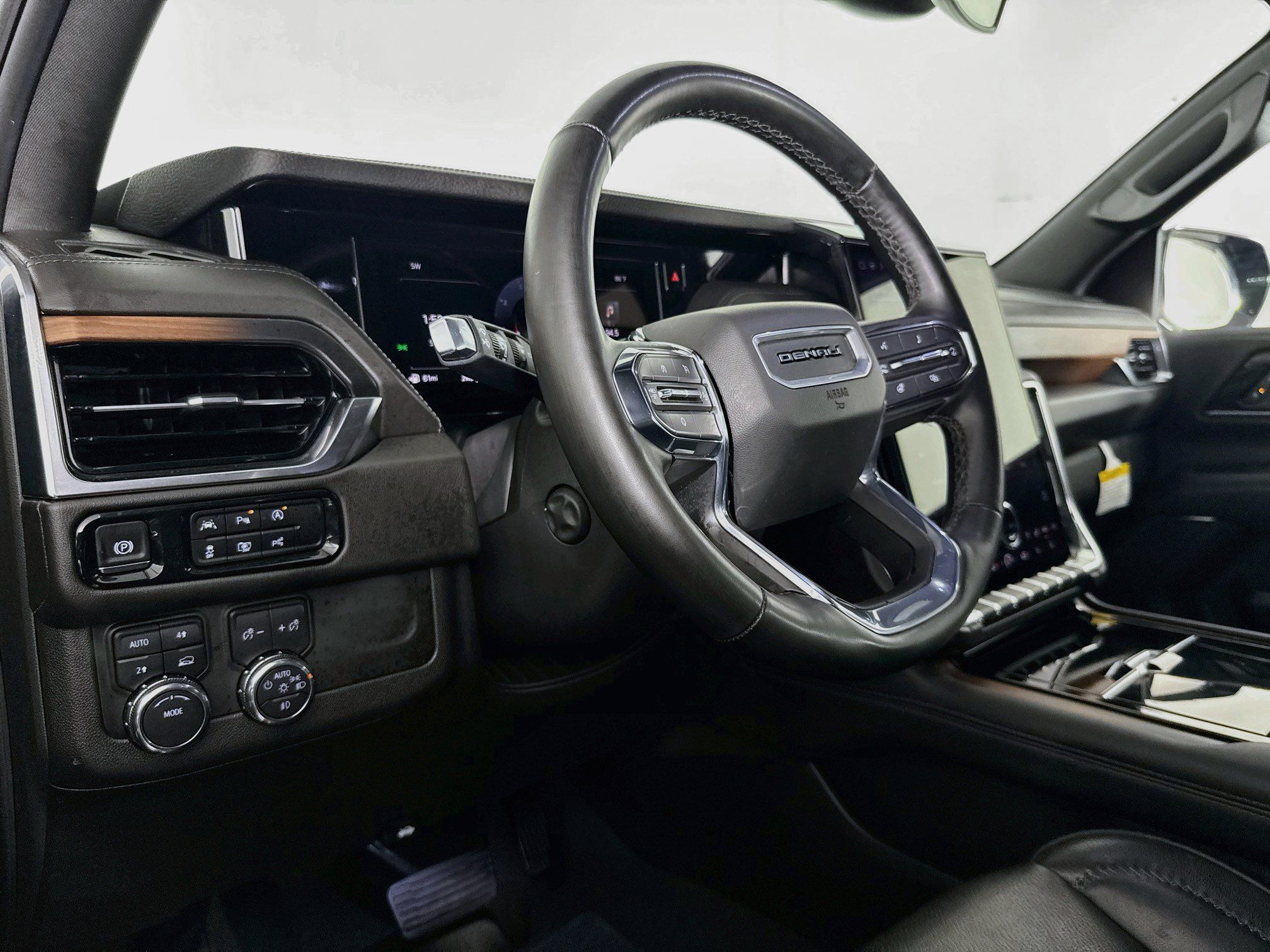 Used 2025 GMC Yukon Denali AWD/4WD image 20