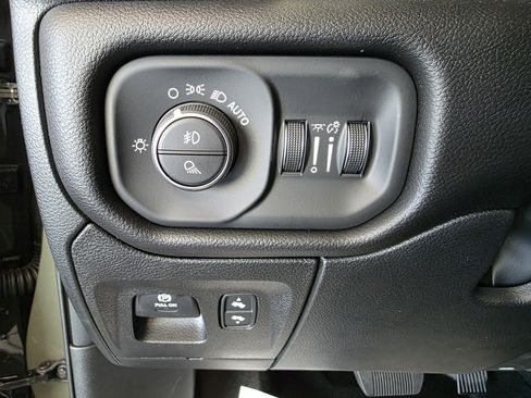 New 2026 RAM 1500 Big Horn AWD/4WD image 16