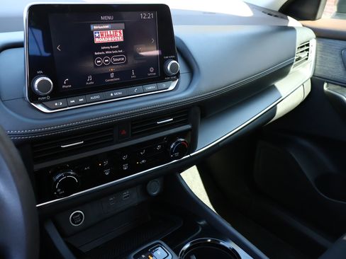 Used 2023 Nissan Rogue S image 15