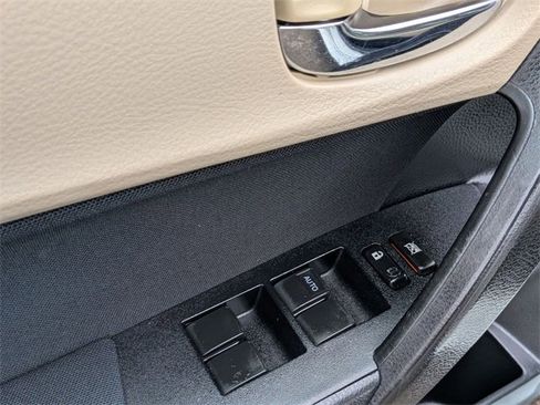 Used 2015 Toyota Corolla LE image 15