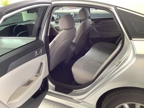 Used 2019 Hyundai Sonata SE FWD image 4