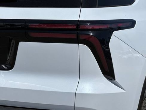 New 2026 Chevrolet Traverse LT w/ Sun and Wheel Package FWD image 39