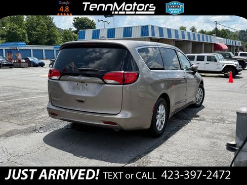 Used 2017 Chrysler Pacifica Touring FWD image 5