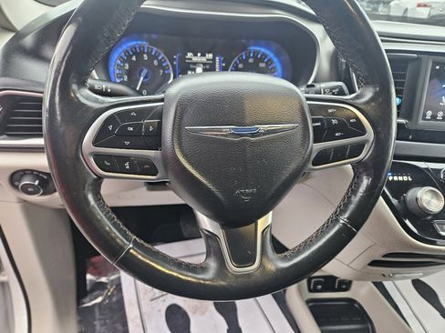 Used 2020 Chrysler Pacifica Touring w/ Cold Weather Group image 23