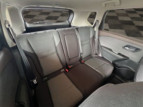 Used 2023 Nissan Rogue SV image 18