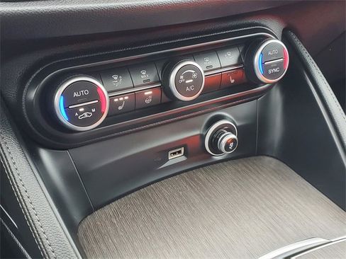 Used 2023 Alfa Romeo Stelvio Ti image 31