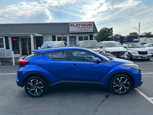 Used 2021 Toyota C-HR XLE FWD image 4
