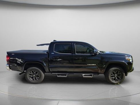Used 2021 Toyota Tacoma SR5 RWD image 5