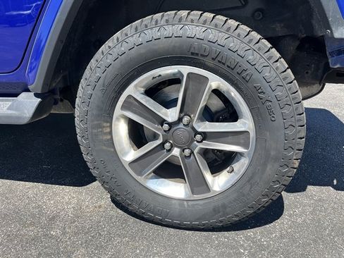 Used 2018 Jeep Wrangler Unlimited Sahara w/ Cold Weather Group AWD/4WD image 12