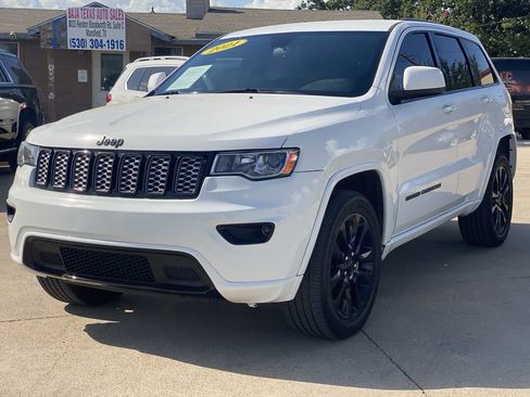 Used 2021 Jeep Grand Cherokee Laredo X AWD/4WD image 2