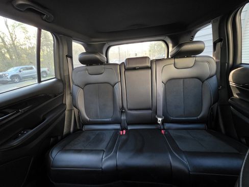 Used 2023 Jeep Grand Cherokee Altitude image 23