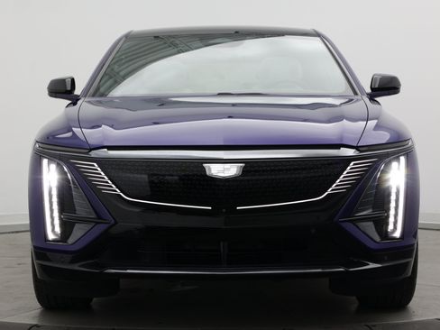 Used 2024 Cadillac Lyriq Sport AWD/4WD image 2