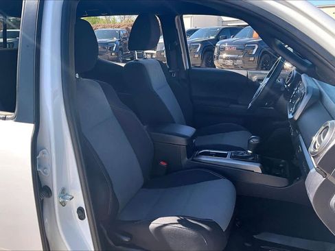 Used 2023 Toyota Tacoma TRD Off-Road w/ Technology Package AWD/4WD image 9