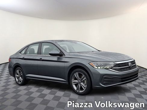 Used 2024 Volkswagen Jetta SE image 1