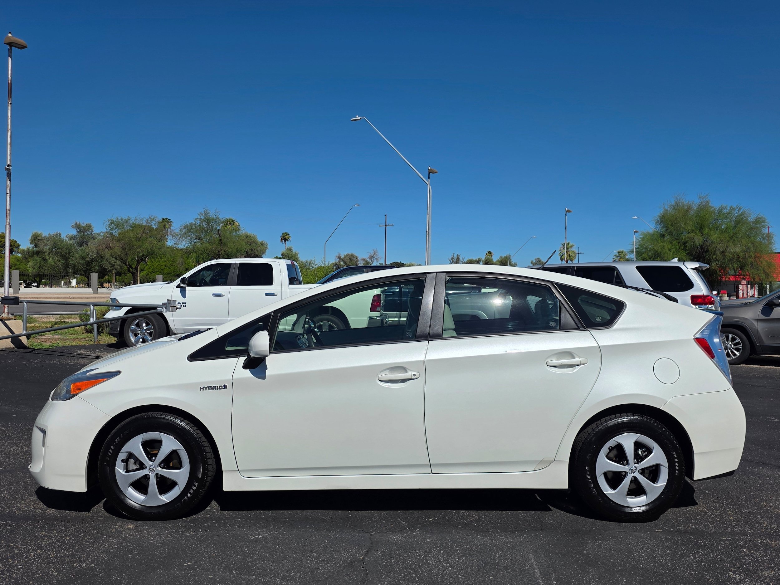 Used 2014 Toyota Prius Three w/ Preferred Accessory Package FWD image 2