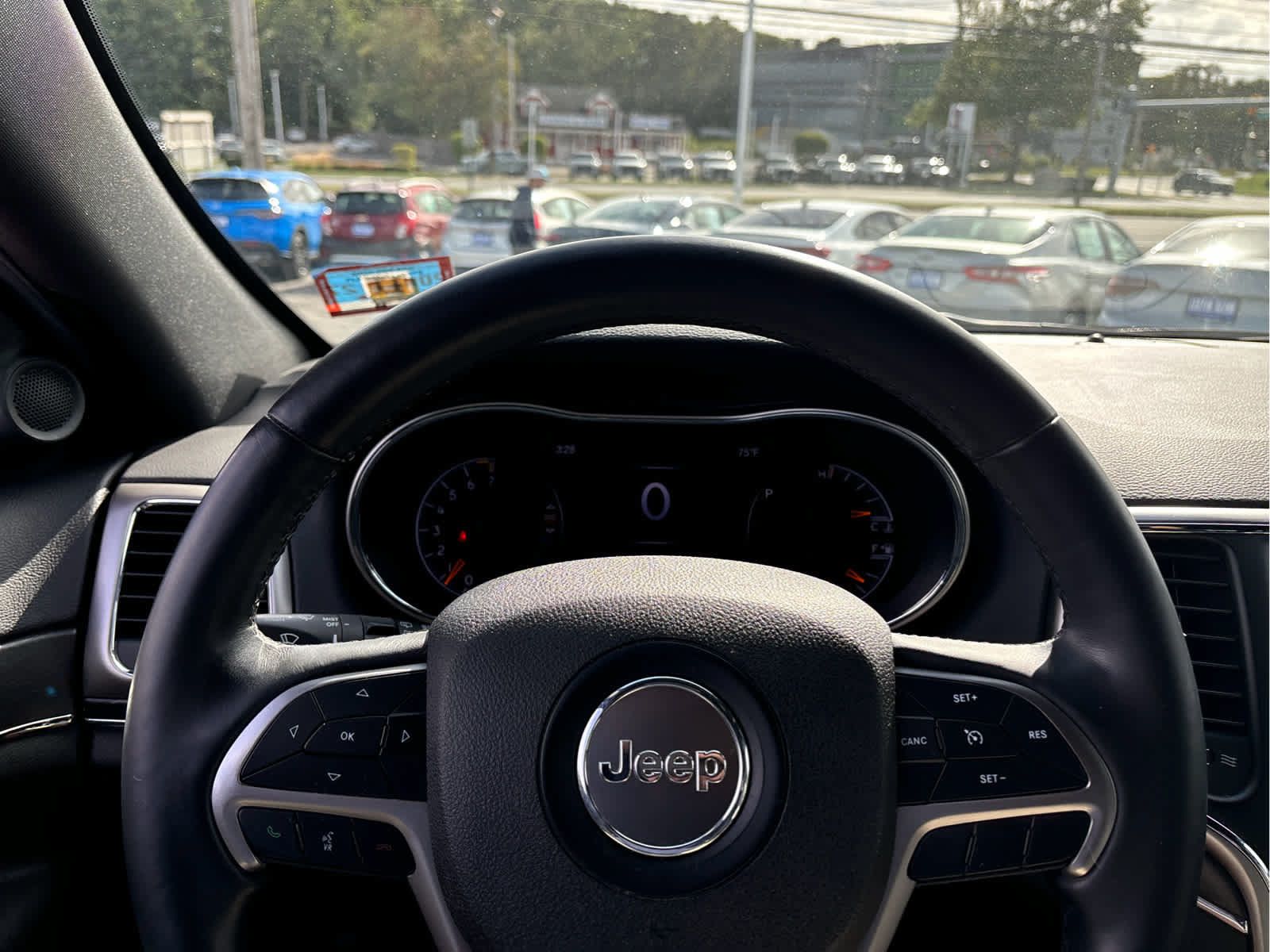 Used 2018 Jeep Grand Cherokee Limited AWD/4WD image 11