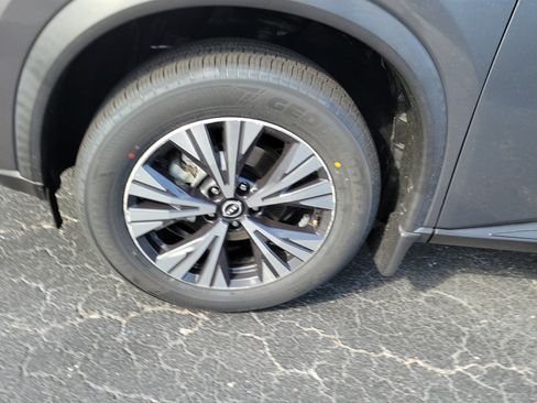 Certified 2023 Nissan Rogue SV FWD image 4