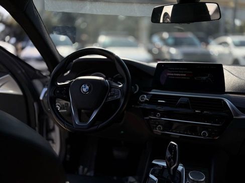 Used 2018 BMW 530e w/ Premium Package 2 image 18