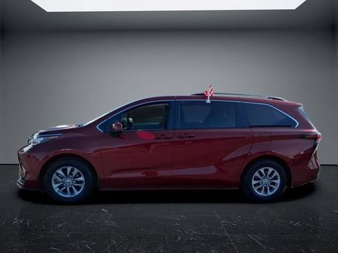 Used 2022 Toyota Sienna LE AWD/4WD image 7