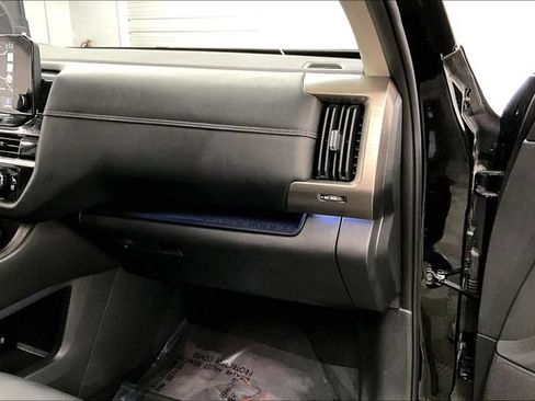 Used 2025 Nissan Pathfinder Platinum AWD/4WD image 19