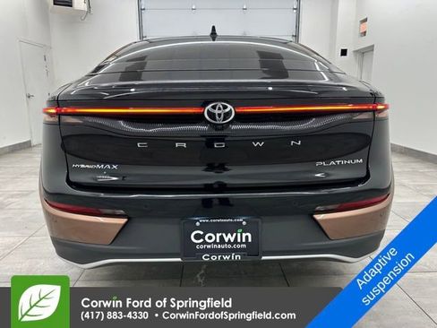 Used 2023 Toyota Crown Platinum image 4