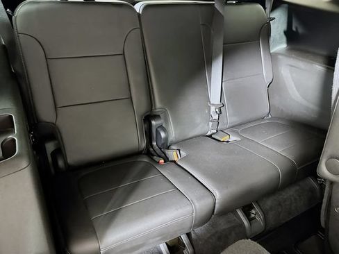 Used 2023 Chevrolet Traverse LT FWD image 24