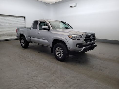 Used 2016 Toyota Tacoma SR5 AWD/4WD image 13