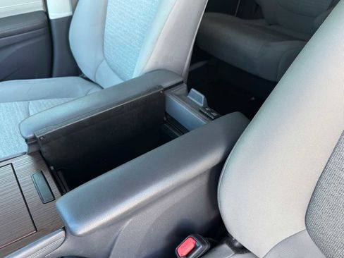 Used 2021 Toyota Sienna LE FWD image 11