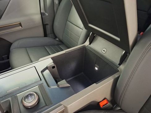 Used 2024 GMC Hummer EV 3X w/ LPO, Illumination Package image 28