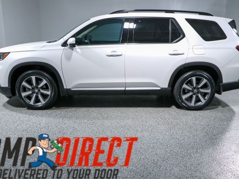 Used 2025 Honda Pilot Touring image 10