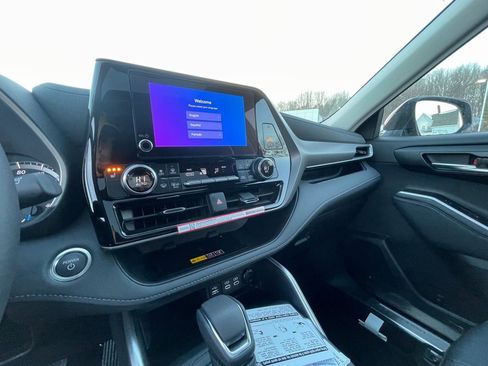 New 2026 Toyota Highlander XLE image 8