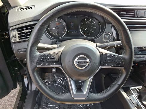 Used 2018 Nissan Rogue SV AWD/4WD image 18