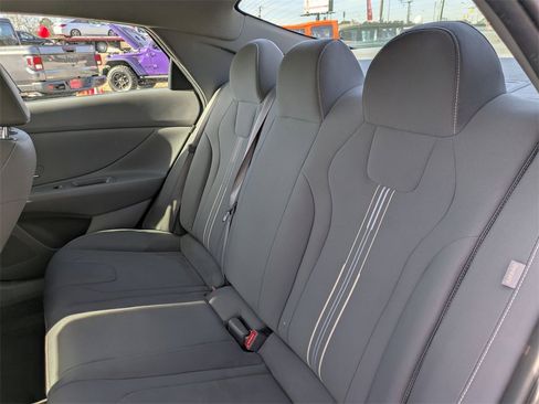 Used 2024 Hyundai Elantra SEL image 25